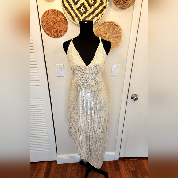 LAST ONE! Golden V-Neck Sequin Midi Dress - Picture 7 of 13